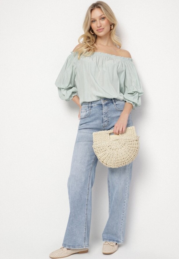 Niebieska Bluzka z Wiskozą Dekoltem w Łódkę i Falbanami Fenalora