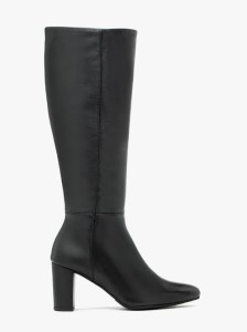 Czarne kozaki z szeroką cholewką