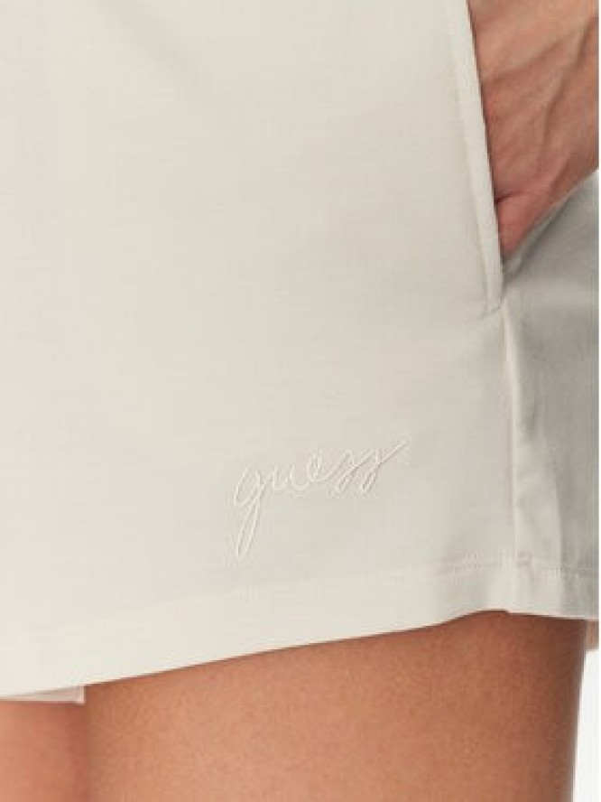 Guess Szorty materiałowe O5GD06 KCQP2 Niebieski Regular Fit