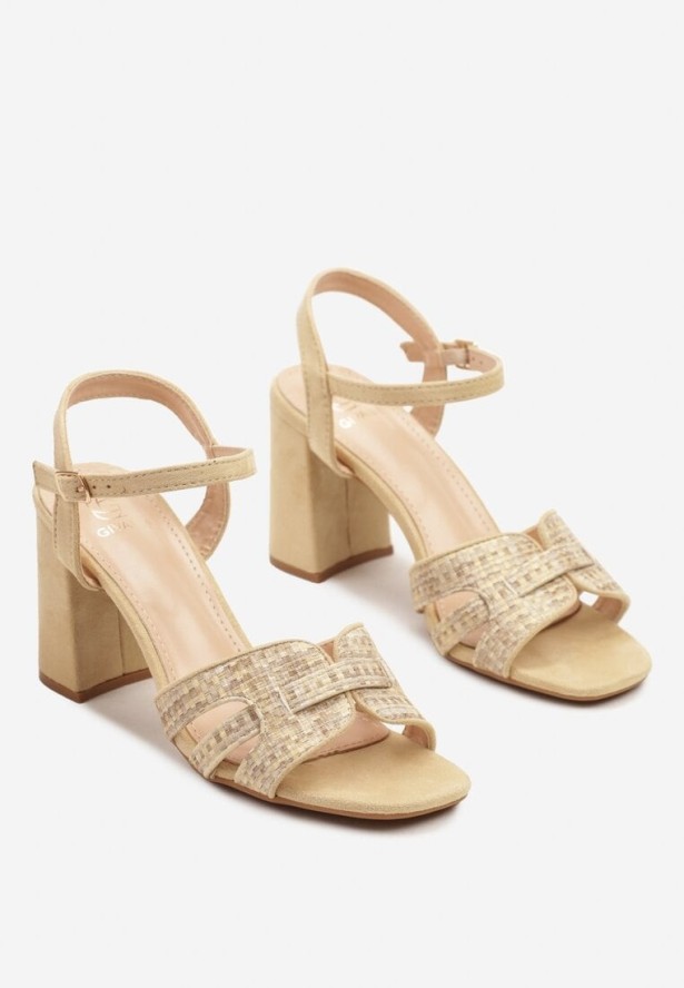Beżowe Sandały na Słupku z Ozdobną Plecionką Grelfitra