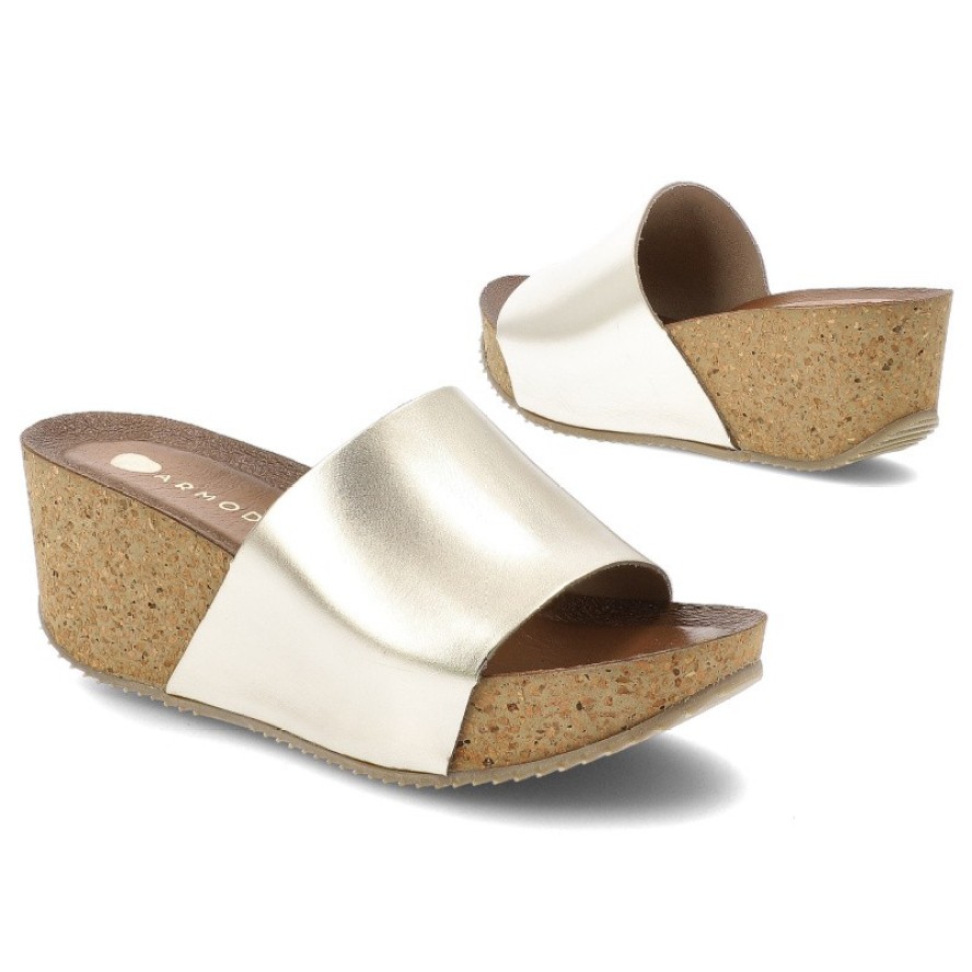 Klapki damskie Armodo, cholewka ze skóry naturalnej wsuwane i na wysokim koturnie, złote, 40291