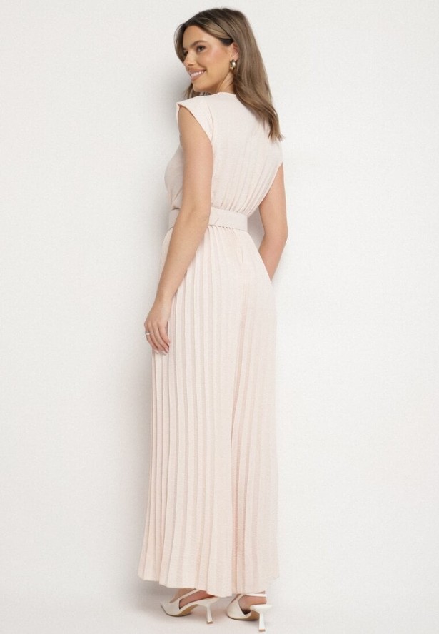 Beżowy Kombinezon o Kopertowym Kroju z Plisami i Paskiem w Talii Salivania