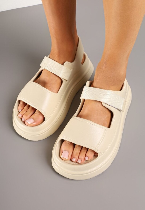 Beżowe Sandały Piankowe na Tłoczonej Platformie z Zapięciem na Rzep Telerisa