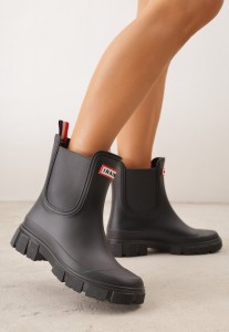 Czarne Kalosze o Fasonie Sztybletów na Podeszwie z Bieżnikiem Taylina
