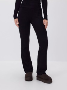 Spodnie z rozszerzanymi nogawkami - czarny