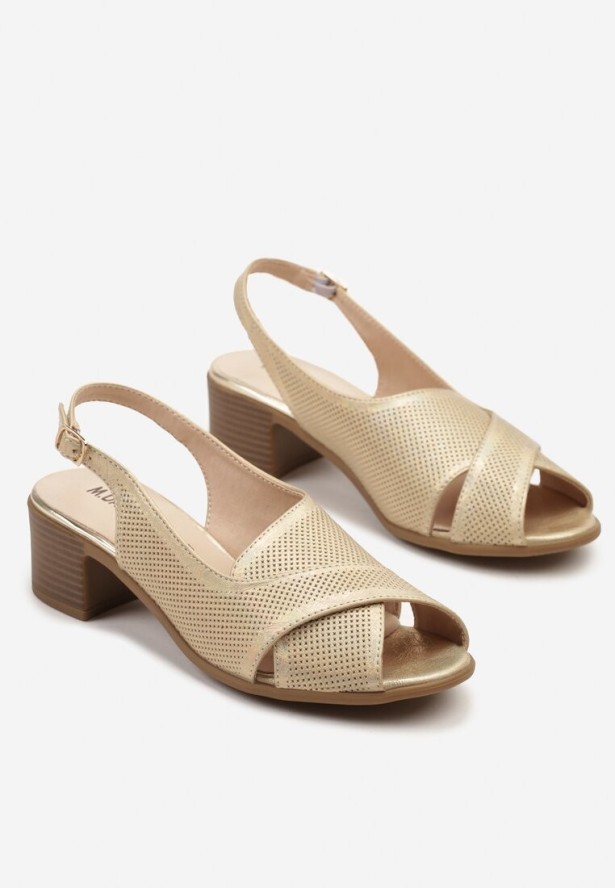 Złote Ażurowe Sandały ze Skórzaną Wkładką Xalsedi