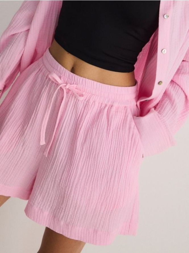 Szorty z bawełnianego muślinu - różowy