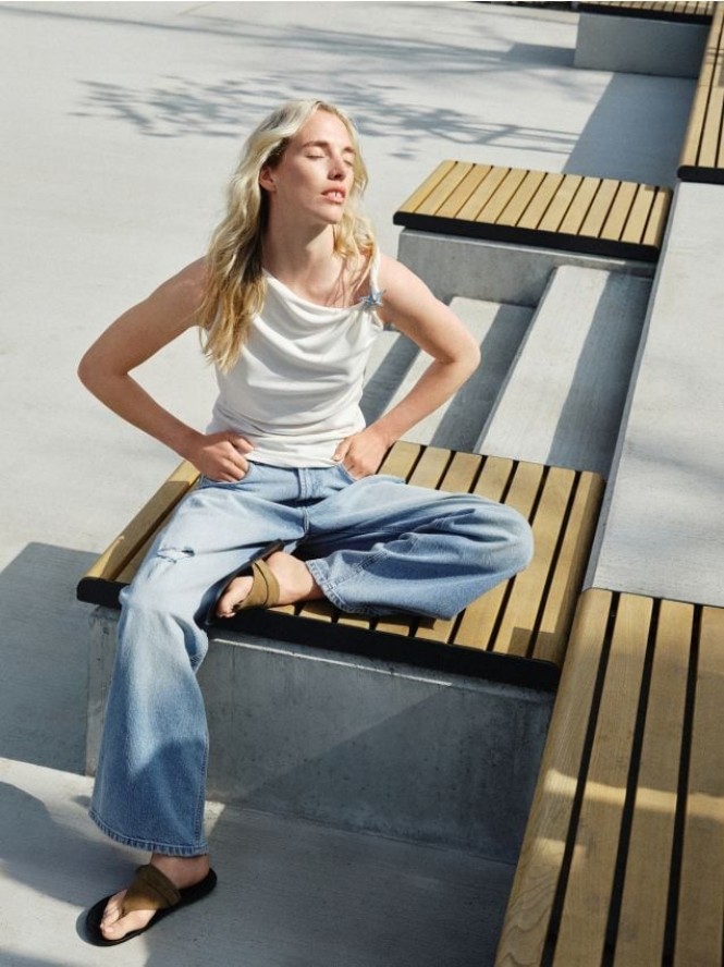 Jeansy wide leg z przetarciami - niebieski