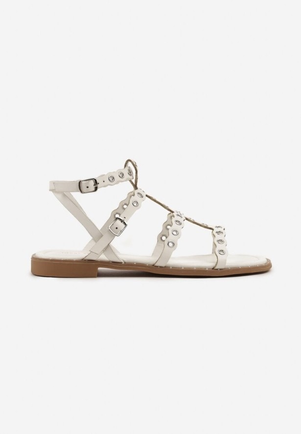 Białe Sandały Ozdobione Nitami na Falowanych Paseczkach Divess