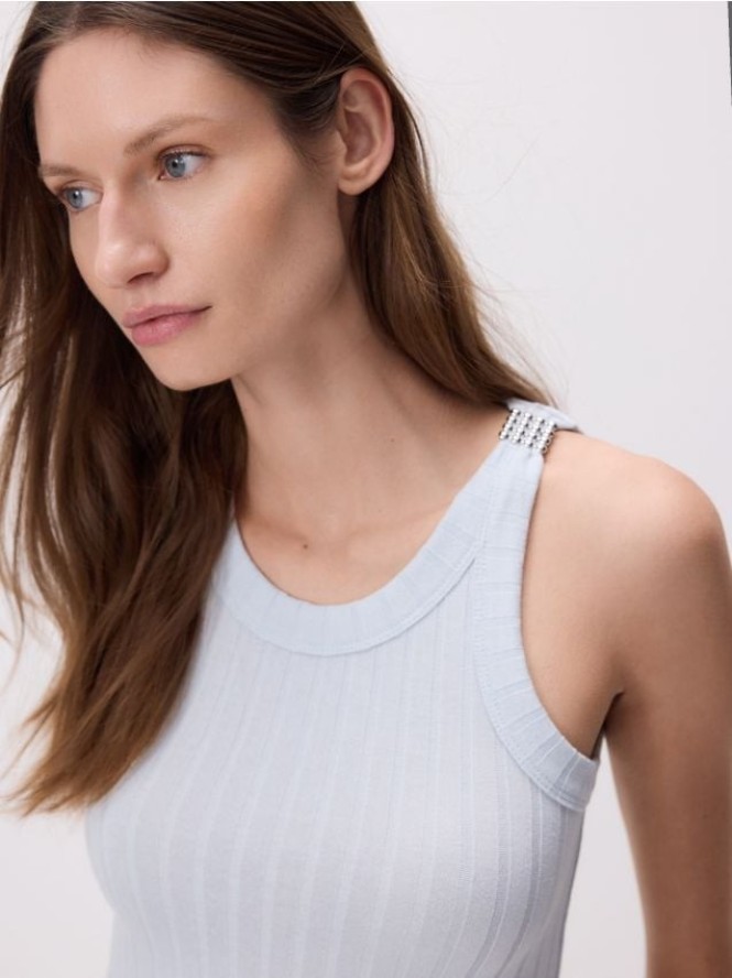 Top z ozdobnym detalem - jasnoniebieski