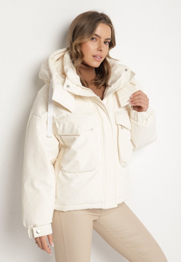 Beżowa Oversizowa Kurtka Bomberka z Kapturem i Ozdobnymi Kieszeniami Nalana