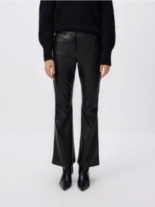 Spodnie flare z imitacji skóry - czarny