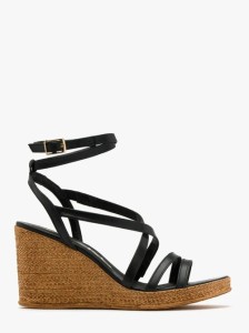 Czarne sandały na koturnie