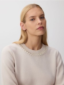 Bluza z ozdobnym dekoltem - beżowy