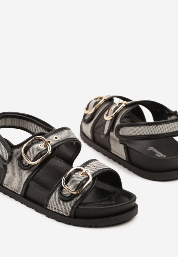 Czarne Sandały na Platformie z Metalicznymi Klamrami Nevorlia