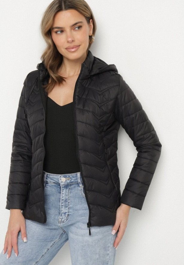 Czarna Pikowana Kurtka z Kapturem z Możliwością Odpięcia Natisme