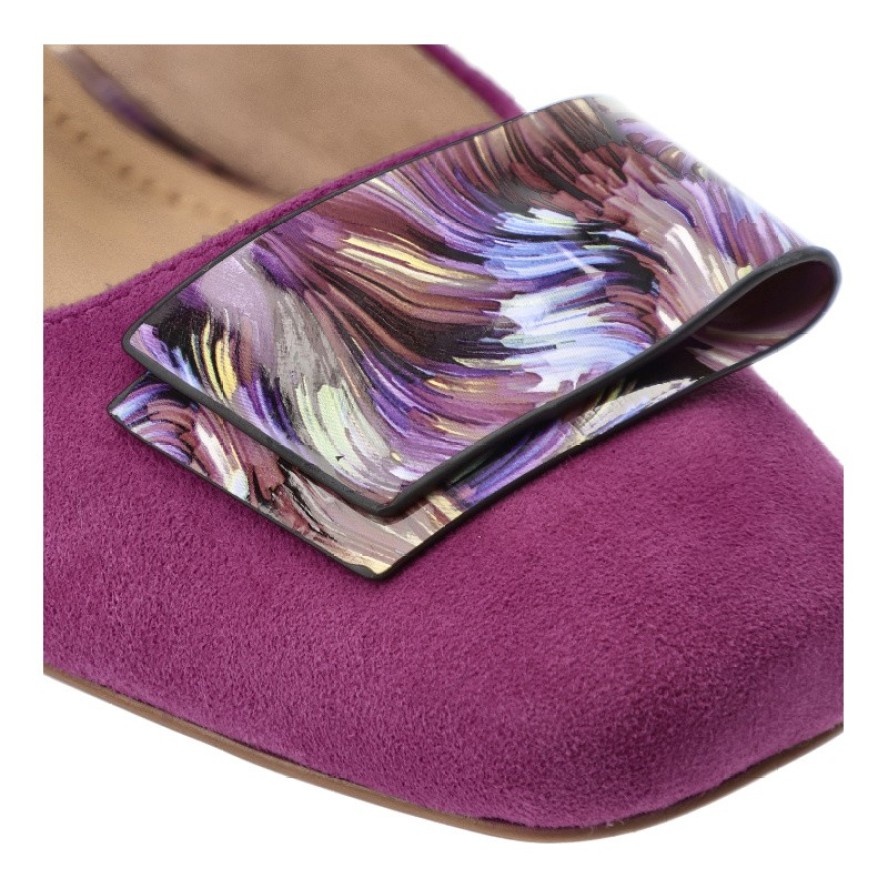 Czółenka damskie S.Barski, cholewka ze skóry naturalnej z odkrytą piętą na efektownym obcasie z artystycznym printem oraz dekoracyjną kokardą, różowe