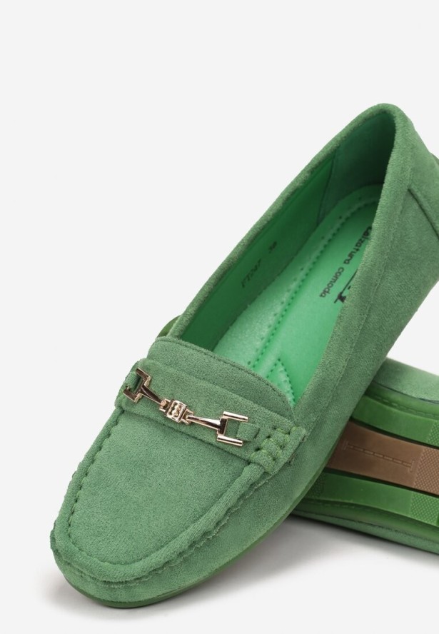 Zielone Mokasyny z Imitacji Zamszu z Metalową Ozdobą Gelalline