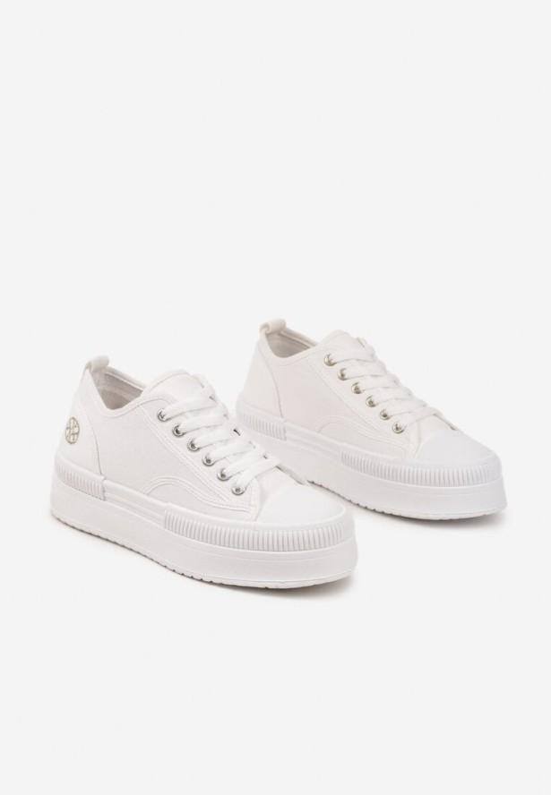 Białe Trampki na Grubej Podeszwie Ozdobione Metaliczną Aplikacją Efadelis