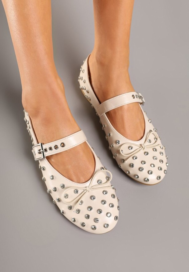 Beżowe Balerinki z Ozdobnymi Nitami i Kokardą Ridiante