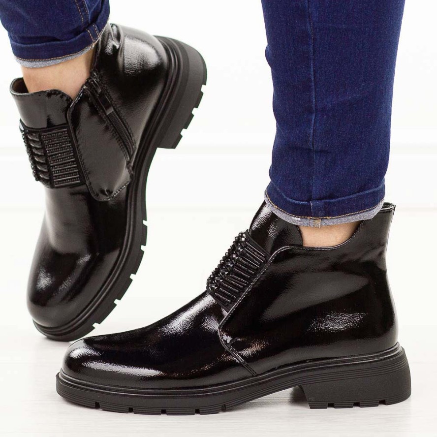 Czarne lakierowane botki damskie M.Daszyński 2501-10