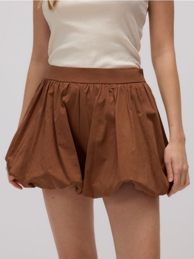 Szorty o kroju bombka - brązowy
