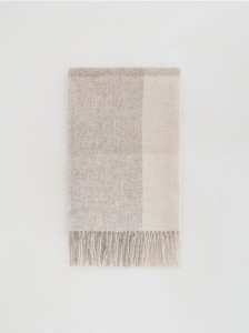 Szalik w kratę z frędzlami - kremowy