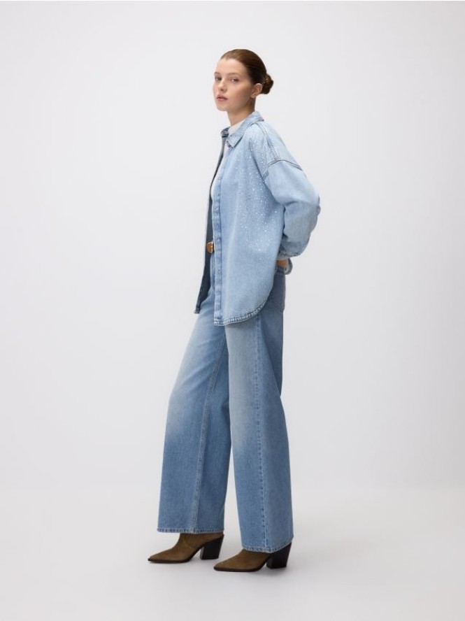 Jeansowa koszula z aplikacjami - niebieski