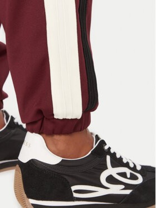 Guess Spodnie dresowe V5BB02 KCX22 Bordowy Regular Fit