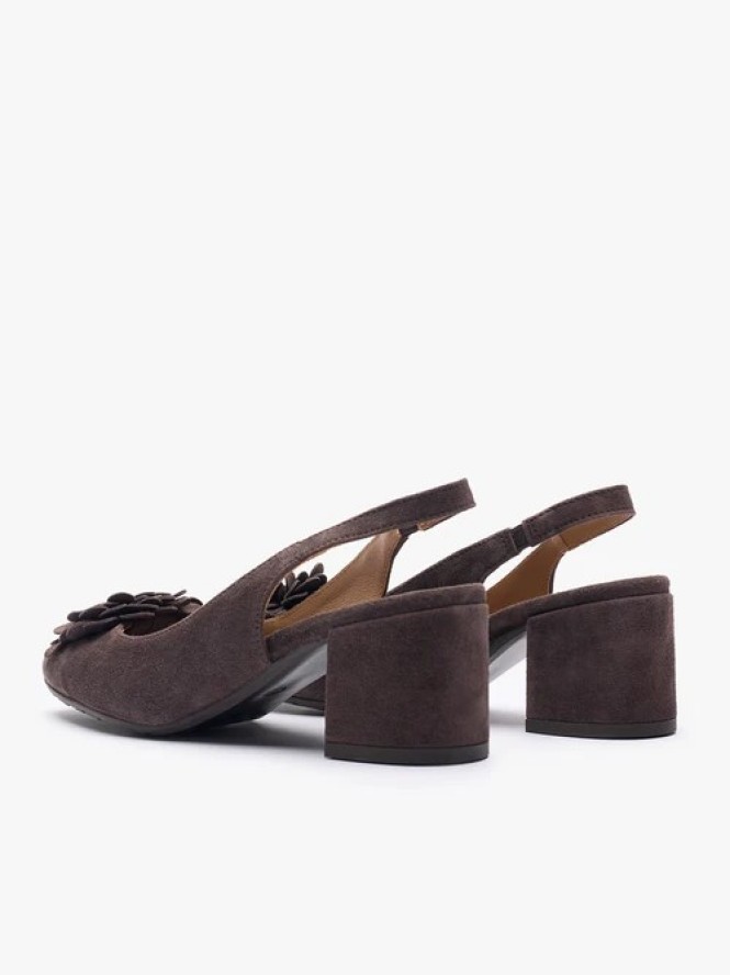 Ciemnobrązowe czółenka bez pięty slingback z kwiatem