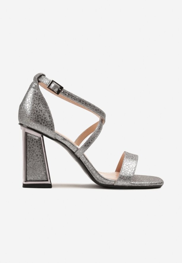 Czarne Sandały na Obcasie z Metalicznym Wzorem Finariella