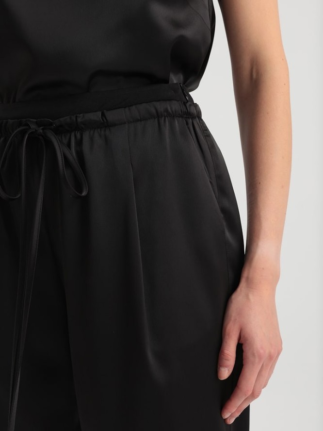 BGN Spodnie w kolorze czarnym rozmiar: 40