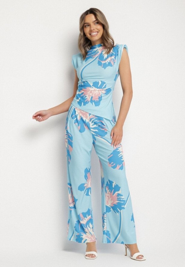 Niebieski Komplet w Kwiaty Asymetryczna Bluzka z Marszczeniem i Szerokie Spodnie Linamia