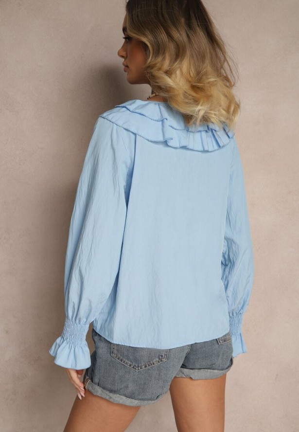 Jasnoniebieska Rustykalna Bluzka z Wiskozą z Dekoltem w Serek i Falbankami Lislimi