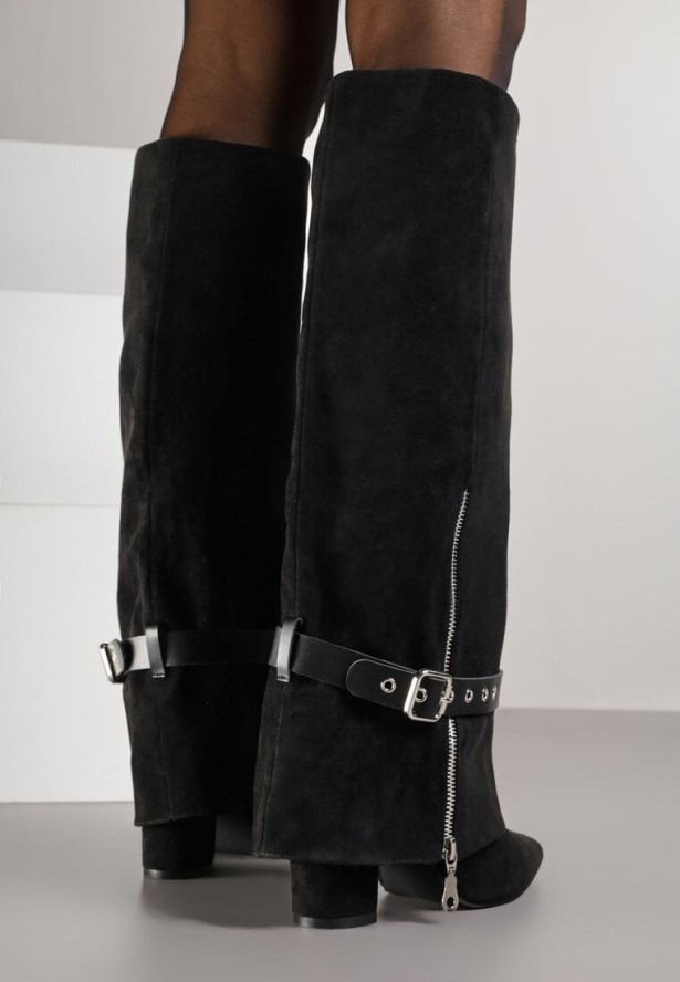 Czarne Kozaki na Obcasie Typu Kowbojki z Wywiniętą Cholewką i Paskiem z Klamrą Uninela