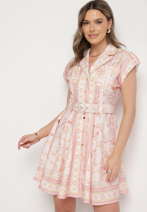 Różowa Wiskozowa Sukienka o Koszulowym Kroju z Paskiem z Klamrą Nitariela