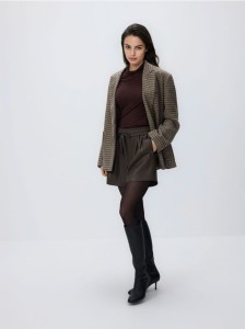 Szorty z imitacji skóry - brązowy