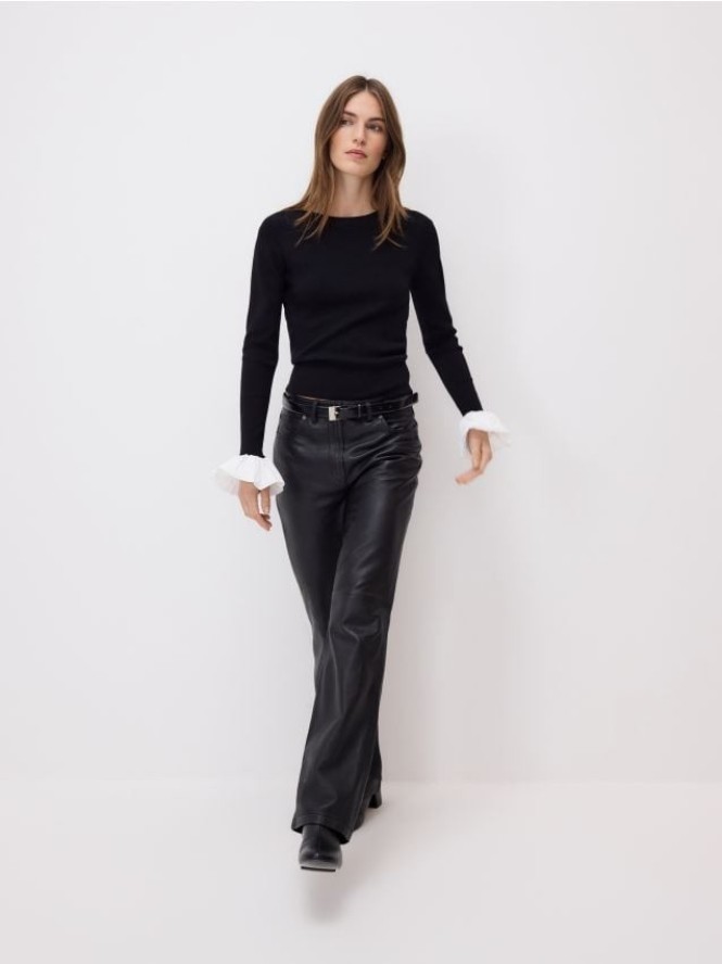 Sweter z ozdobną wstawką - czarny