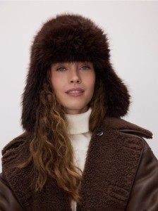 Czapka ze sztucznego futerka - brązowy