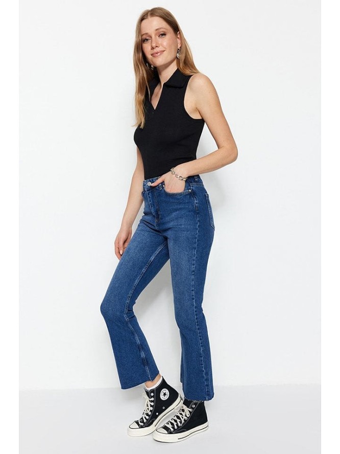 trendyol Dżinsy - Flare fit - w kolorze niebieskim rozmiar: 34