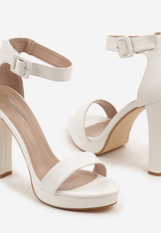 Białe Klasyczne Sandały na Obcasie Odelleza
