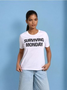 Bawełniana koszulka z ozdobnym napisem - biały