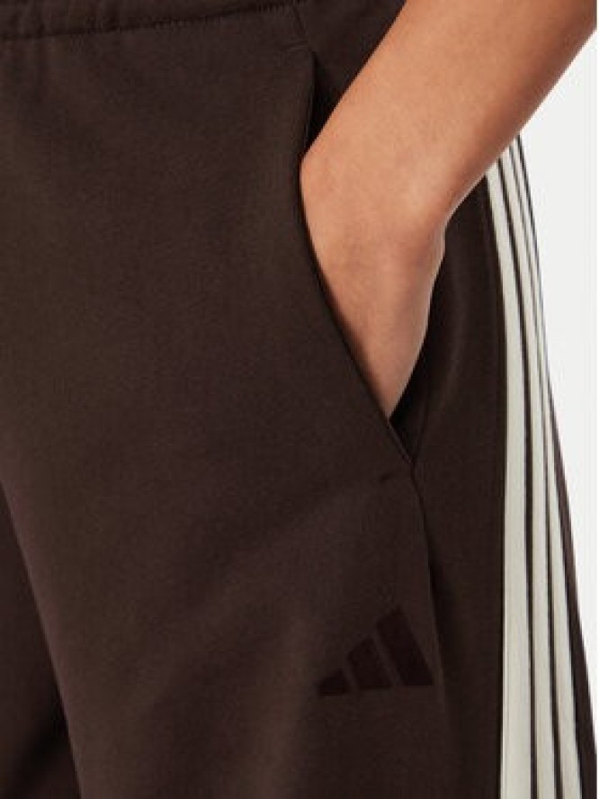 adidas Spodnie dresowe 3-Stripes KW7703 Brązowy ciemny Wide Leg