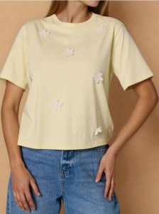 Koszulka z kwiatowym motywem - Inny