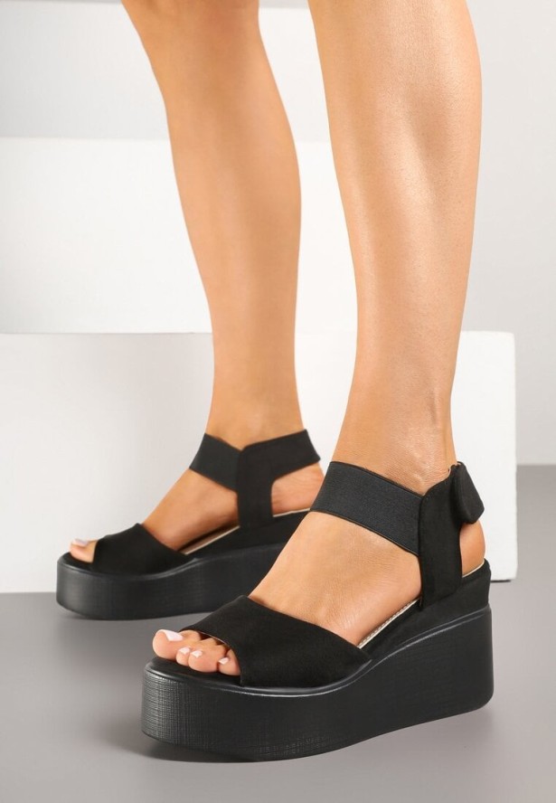 Czarne Sandały na Platformie i Koturnie Wioreta