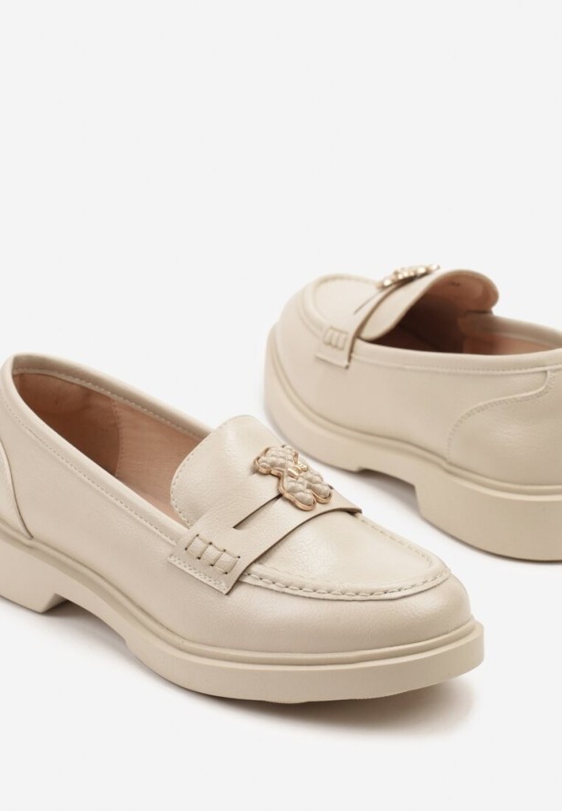 Beżowe Mokasyny ze Skórzaną Wkładką i Ozdobą Meralitia