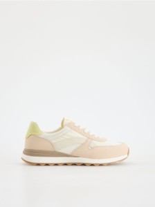 Sportowe sneakersy - pastelowy róż