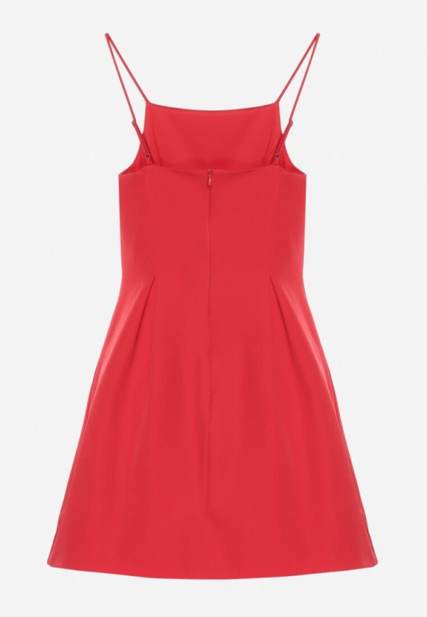 Czerwona Sukienka Vices o Rozkloszowanym Kroju na Ramiączkach Zdobiona Zakładkami Sarileve