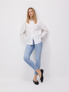 Jeansy slim fit ze średnim stanem - turkusowy