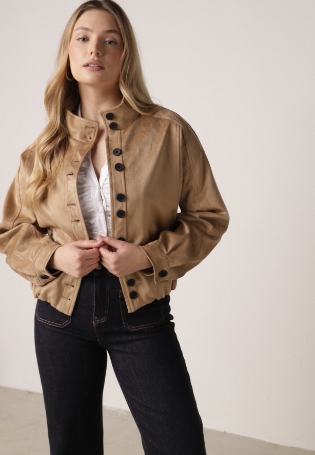 Jasnobrązowa Kurtka w Stylu Bomberki z Ozdobnymi Guzikami Polimi